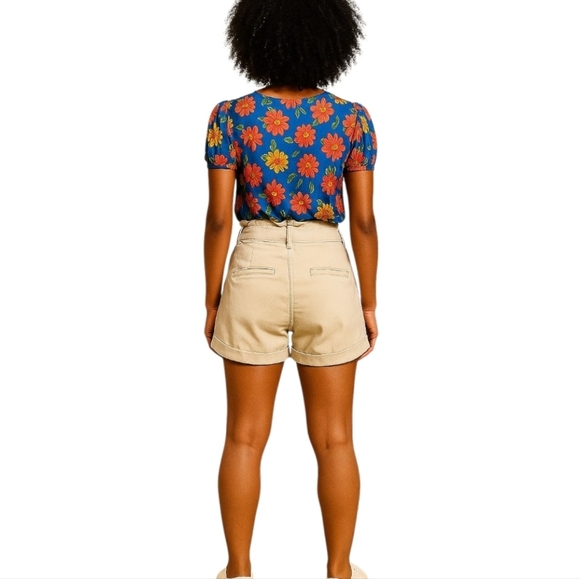 EXPRESS Supersoft Shortie – Extreme High Rise – Size 2. - Picture 2 of 7